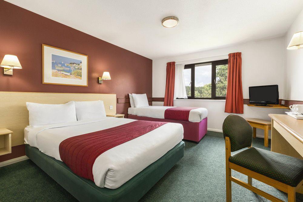 Hotel Ramada Bristol West à Easton in Gordano Extérieur photo