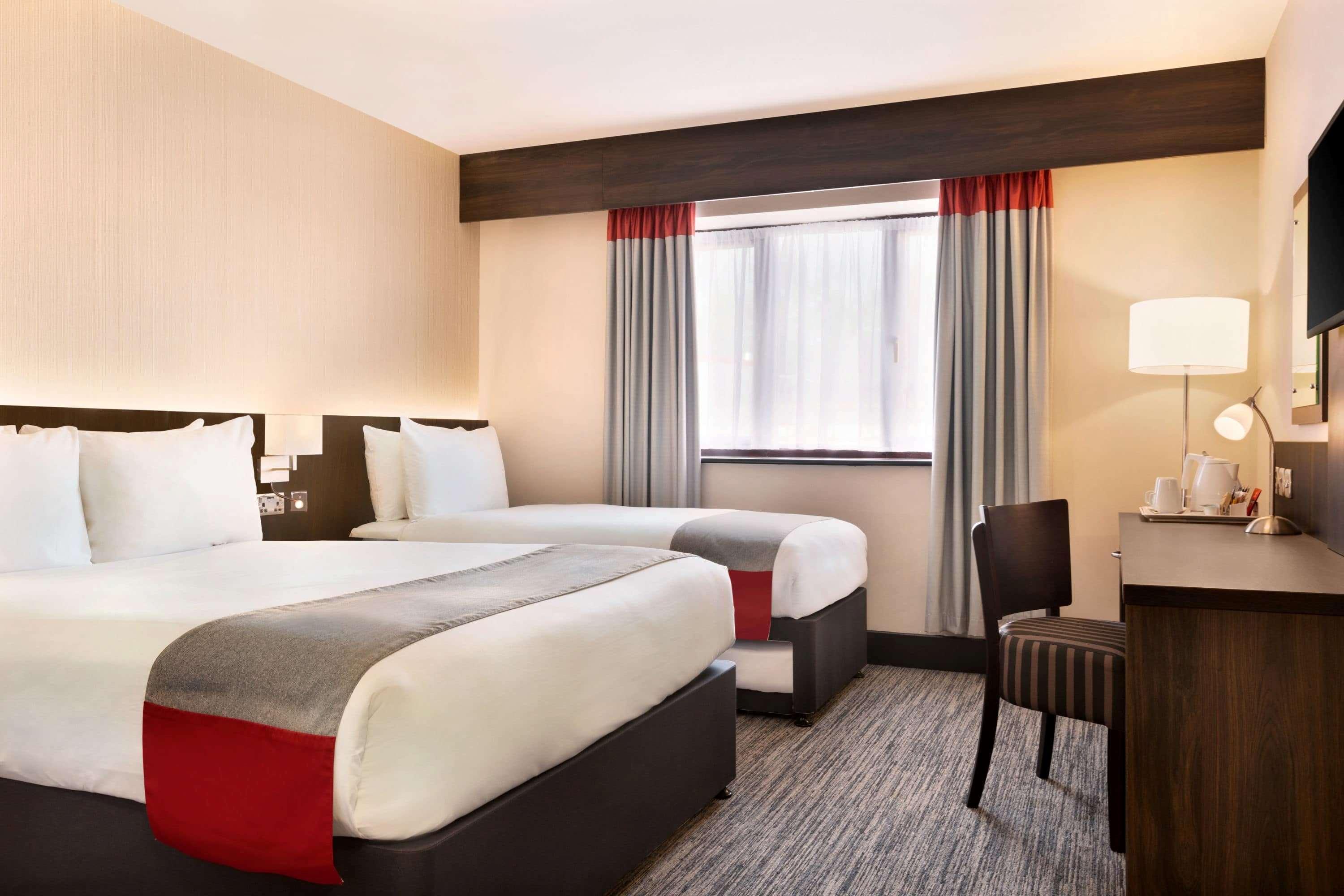 Hotel Ramada Bristol West à Easton in Gordano Extérieur photo