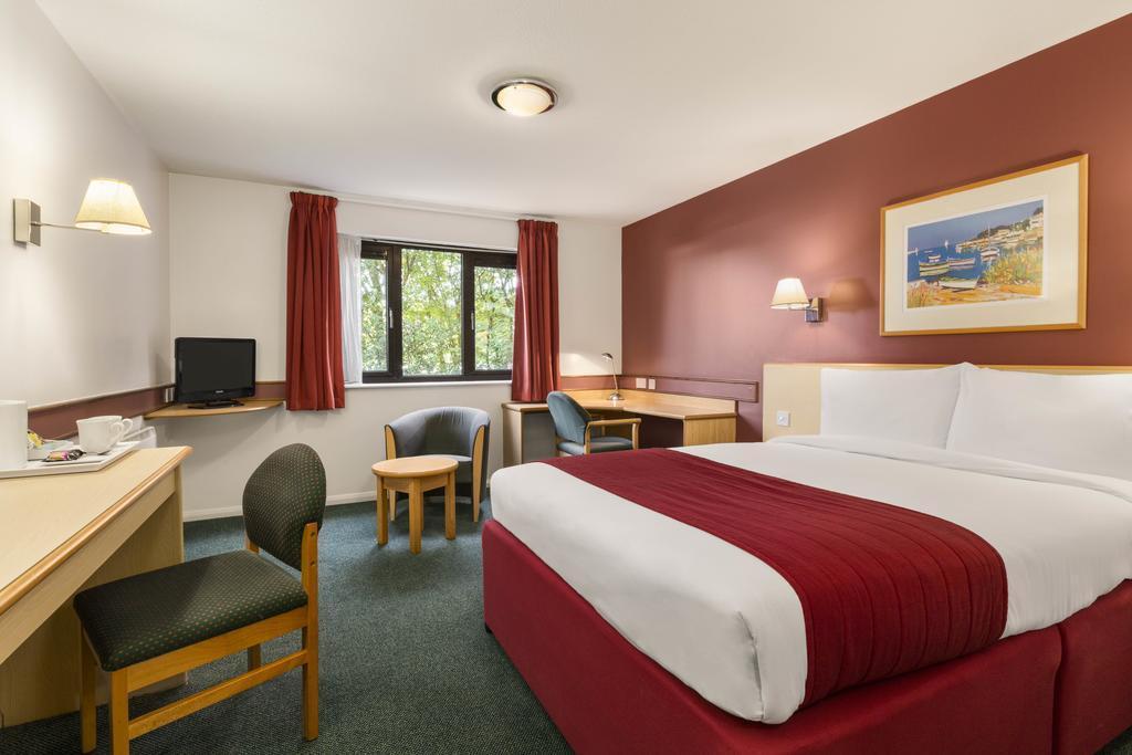 Hotel Ramada Bristol West à Easton in Gordano Extérieur photo