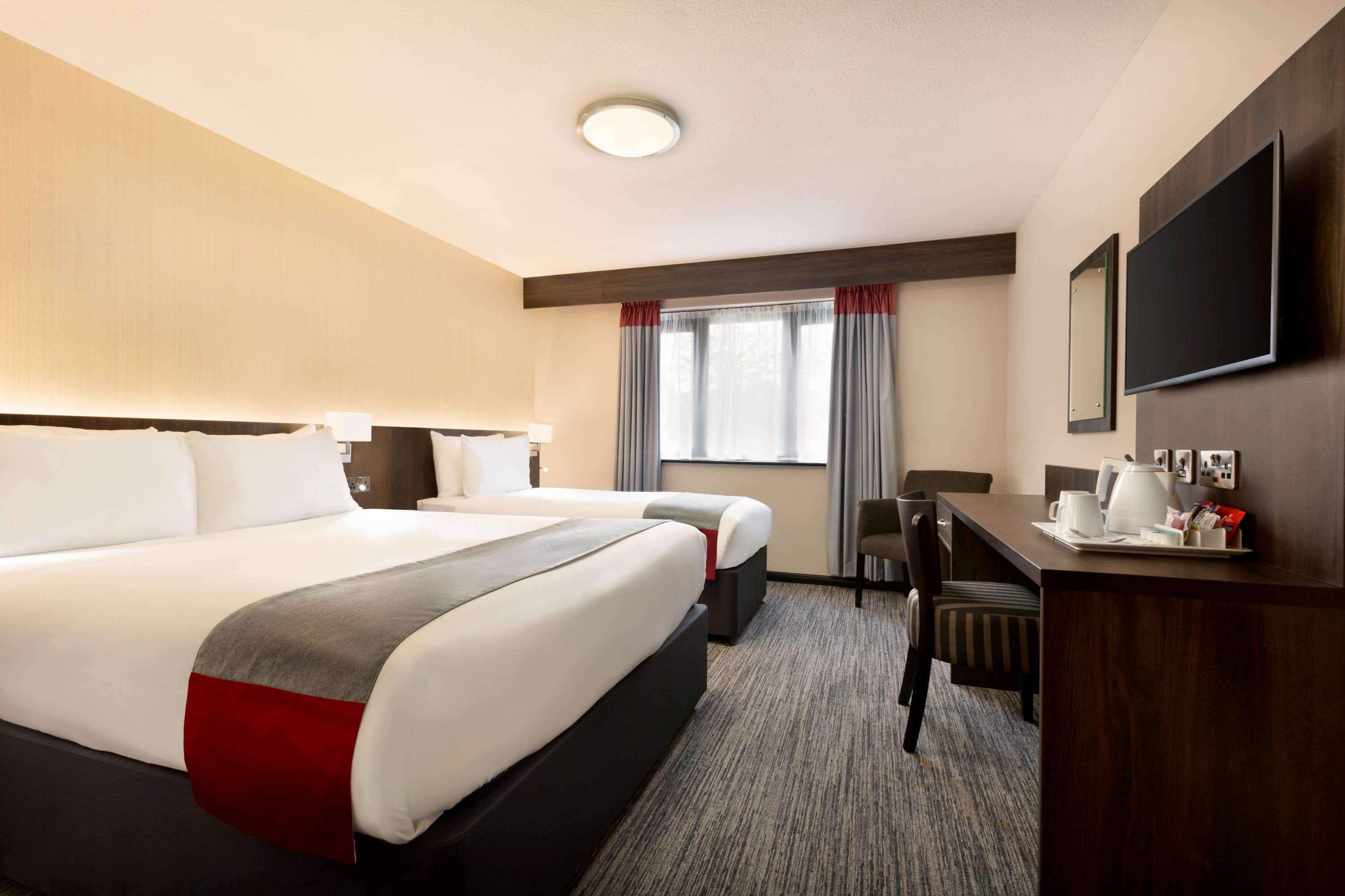 Hotel Ramada Bristol West à Easton in Gordano Extérieur photo