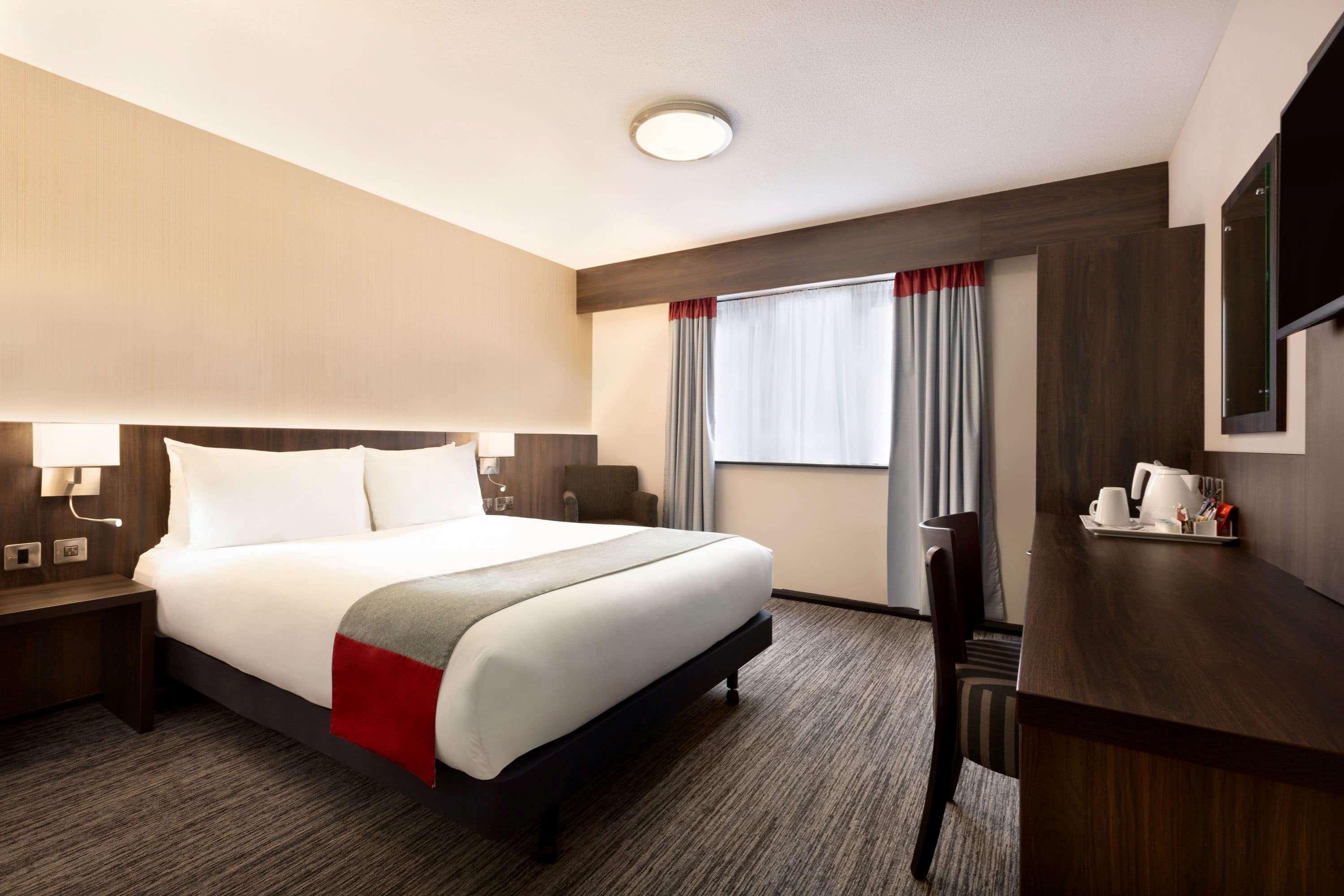 Hotel Ramada Bristol West à Easton in Gordano Extérieur photo