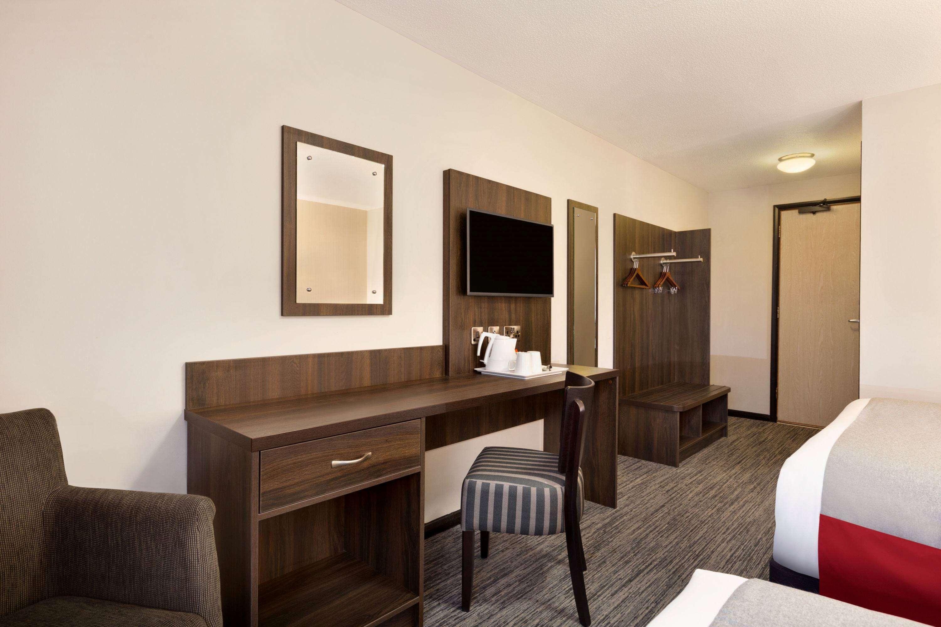 Hotel Ramada Bristol West à Easton in Gordano Extérieur photo