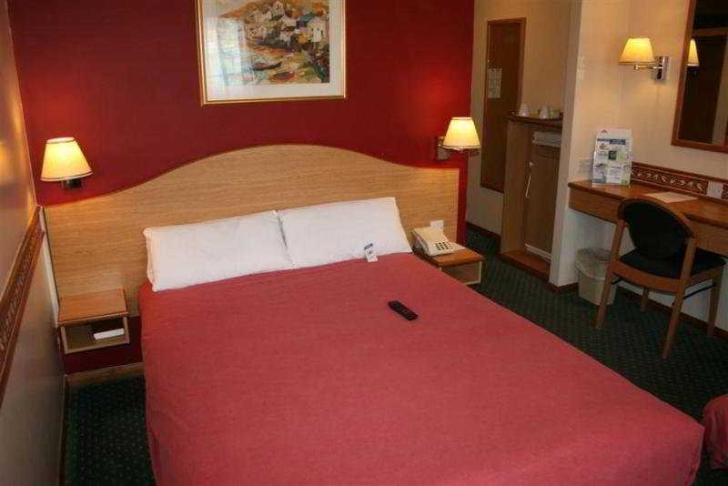 Hotel Ramada Bristol West à Easton in Gordano Extérieur photo